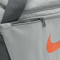 Nike Brasilia 9.5 Sports Bag - Grey 14 Nike Brasilia 9.5 Sports Bag - Grey -Tennis Serie Store 0215600000 13