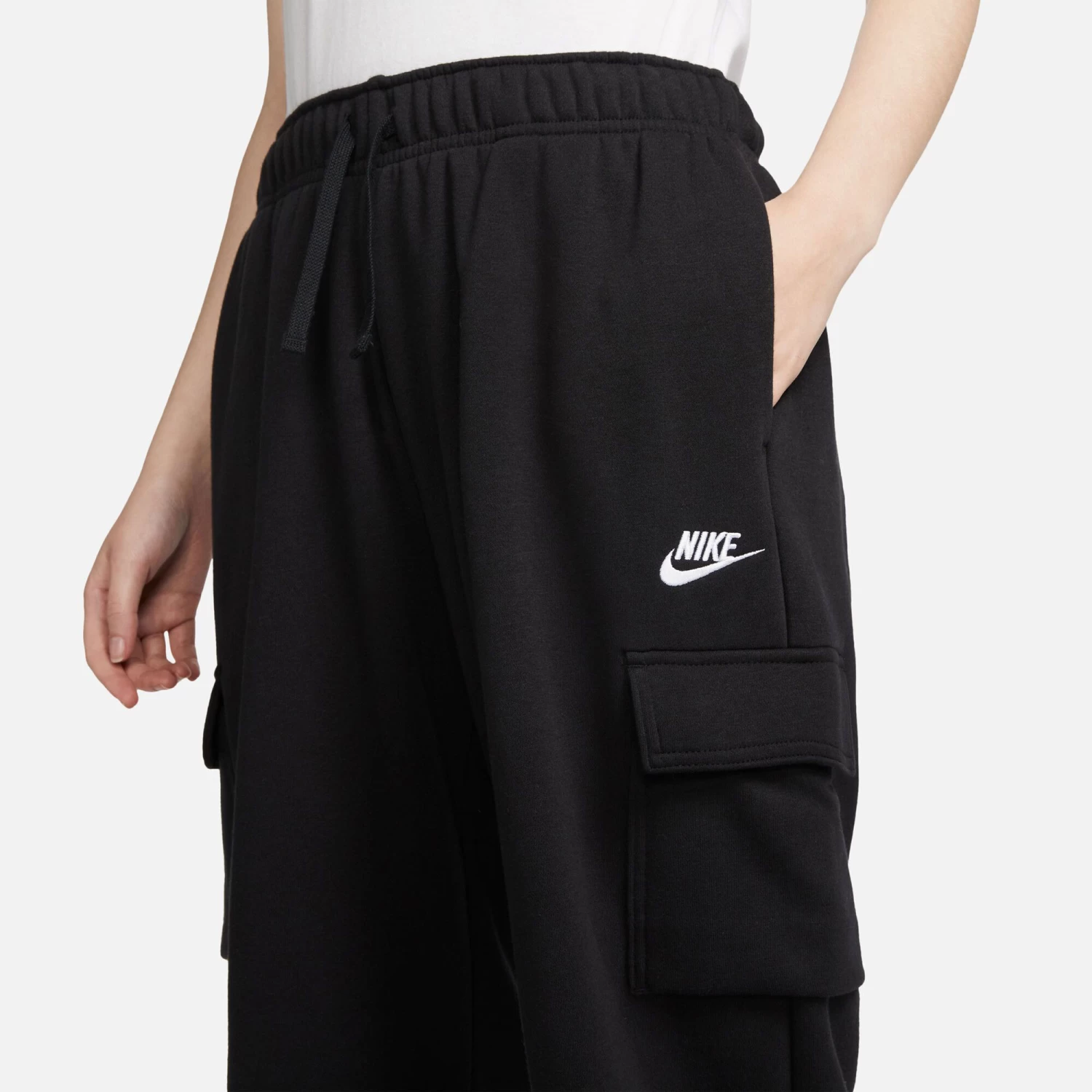 Nike Sportswear Club Flouncy MR Cargo Training Pants Women - Black, White 11 Nike Sportswear Club Flouncy MR Cargo Training Pants Women - Black, White - Image 9